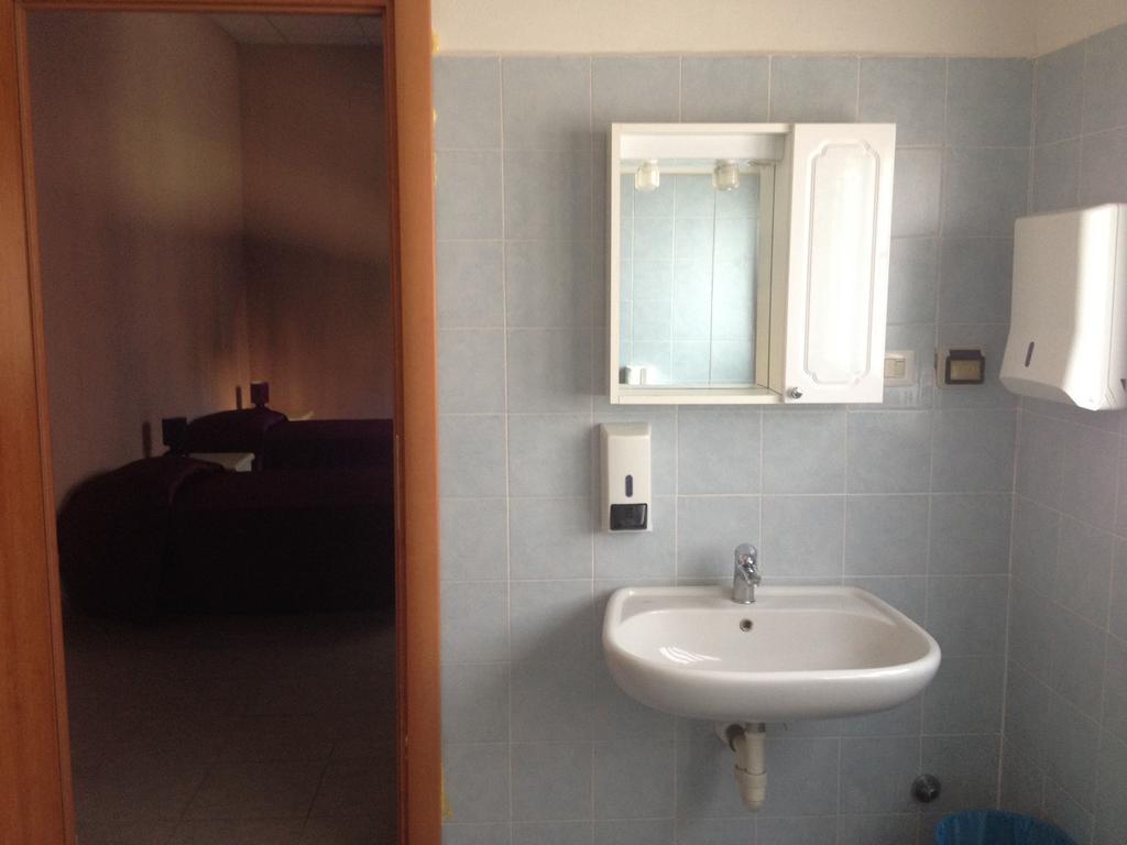 Casa Per Ferie Raggio Di Sole Bed & Breakfast Ceriale Cameră foto